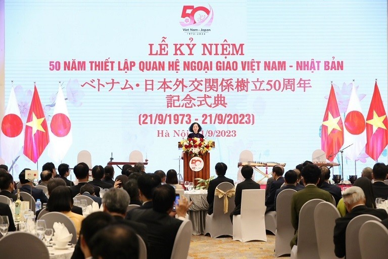 Liên hiệp các tổ chức hữu nghị Việt Nam, Hội hữu nghị Việt Nam-Nhật Bản phối hợp với Đại sứ quán Nhật Bản tại Việt Nam tổ chức Lễ kỷ niệm 50 năm ngày thiết lập quan hệ ngoại giao Việt Nam-Nhật Bản. Liên hiệp các tổ chức hữu nghị Việt Nam, Hội hữu nghị Việt Nam-Nhật Bản phối hợp với Đại sứ quán Nhật Bản tại Việt Nam tổ chức Lễ kỷ niệm 50 năm ngày thiết lập quan hệ ngoại giao Việt Nam-Nhật Bản.