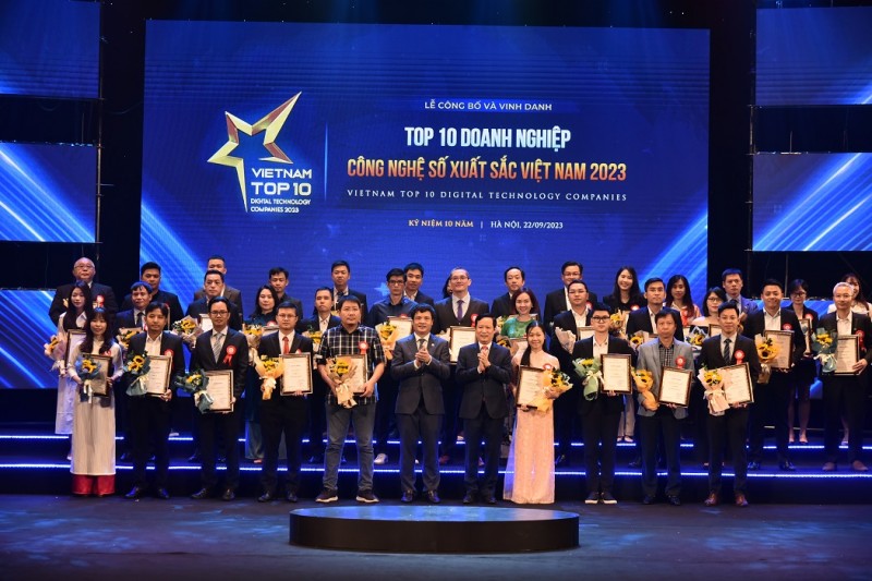 Vinh danh TOP 10 Doanh nghiệp Công nghệ số xuất sắc Việt Nam 2023 Vinh danh TOP 10 Doanh nghiệp Công nghệ số xuất sắc Việt Nam 2023