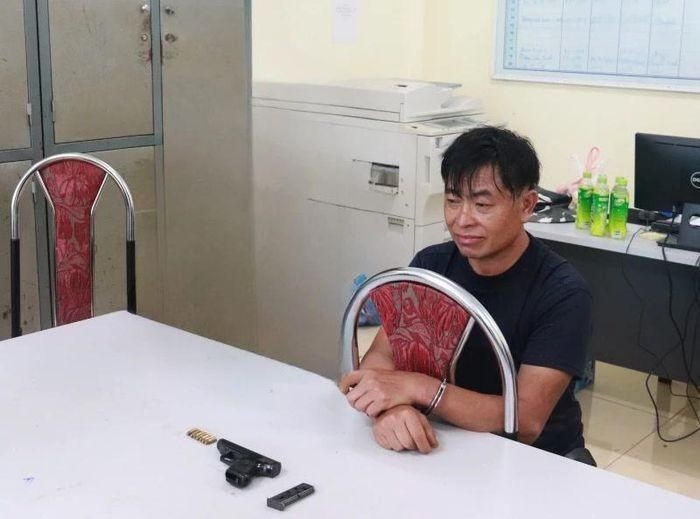 Đối tượng Giàng A Đua và tang vật - Ảnh: CACC Đối tượng Giàng A Đua và tang vật - Ảnh: CACC