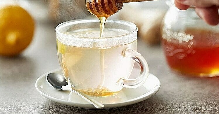 một cốc nước ấm pha với mật ong sẽ rất tốt cho sức khỏe. Ảnh minh họa một cốc nước ấm pha với mật ong sẽ rất tốt cho sức khỏe. Ảnh minh họa