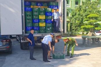 Phát hiện gần 8.000 bánh Trung thu không rõ nguồn gốc xuất xứ; bắt đối tượng sản xuất hơn 23 kg pháo nổ trái phép