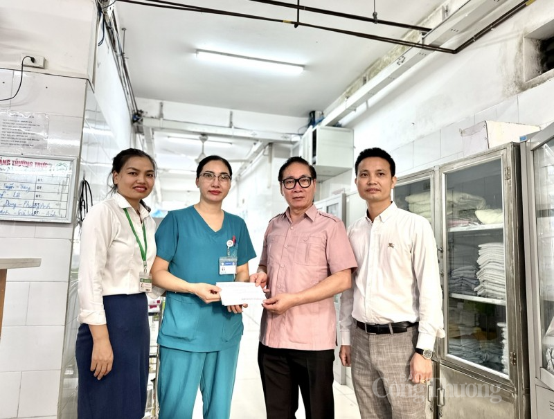 Tổ chức lễ tiễn ra viện cho 11 người bệnh là nạn nhân vụ cháy chung cư mini quận Thanh Xuân Tổ chức lễ tiễn ra viện cho 11 người bệnh là nạn nhân vụ cháy chung cư mini quận Thanh Xuân