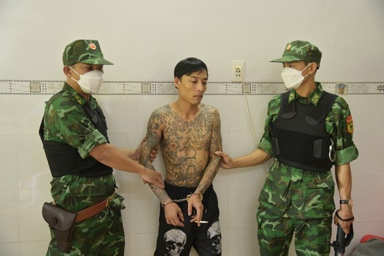 Đối tượng Nguyễn Hồ Ngọc Vinh bị lực lượng chức năng bắt giữ - Ảnh: BĐBP