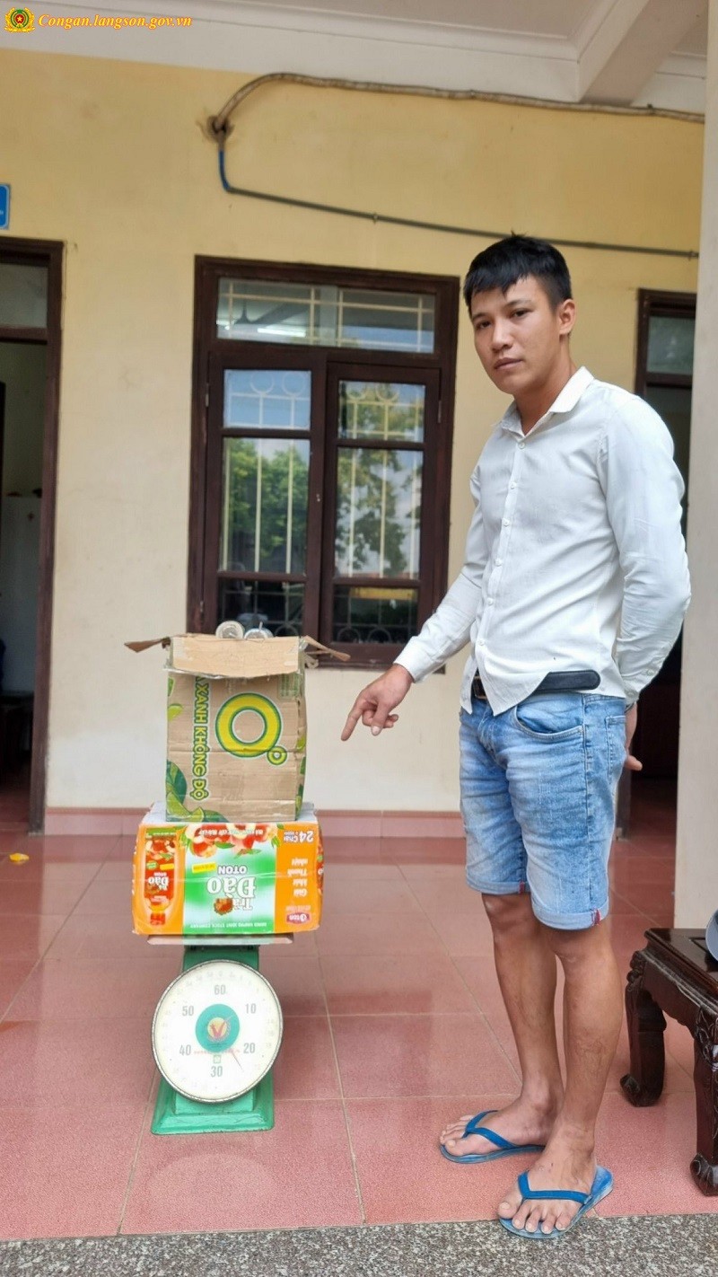 Phát hiện hàng tấn gia cầm và chân giò lợn không rõ nguồn gốc xuất xứ Phát hiện hàng tấn gia cầm và chân giò lợn không rõ nguồn gốc xuất xứ