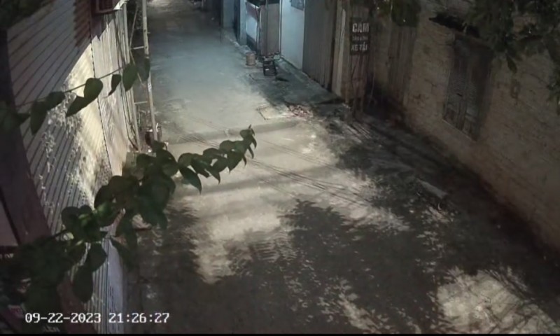 undefined Công an trích xuất camera an ninh các khu vực xung quanh hiện trường vụ án để xác định, truy lùng dấu vết hung thủ. Ảnh: Người dân cung cấp