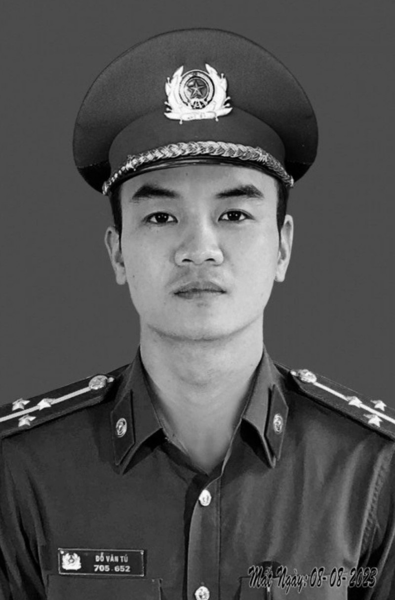 Trung úy Đỗ Văn Tú được Bộ Công an quyết định truy thăng cấp bậc hàm lên Thượng úy. Ảnh: Gia đình cung cấp