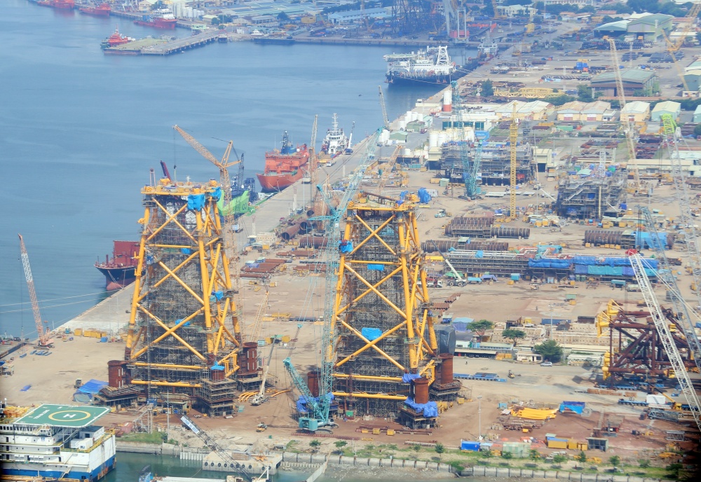 Chủ tịch HĐTV Petrovietnam Hoàng Quốc Vượng thăm khu vực cảng chế tạo chân đế điện gió ngoài khơi Chủ tịch HĐTV Petrovietnam Hoàng Quốc Vượng thăm khu vực cảng chế tạo chân đế điện gió ngoài khơi