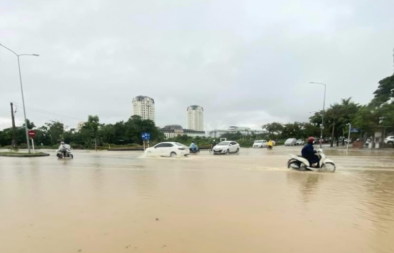 Thừa Thiên Huế: Hơn 80 ngôi nhà của người dân bị tốc mái do lốc xoáy