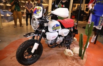 Xe máy nhập thiết kế độc lạ, giá đắt vài trăm triệu hút khách Việt