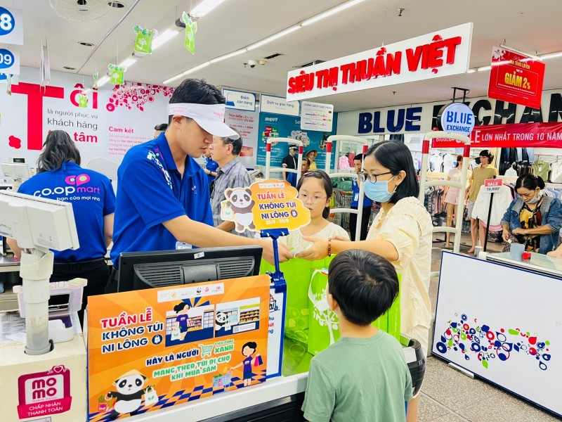 Co.opmart thành phố Huế tổ chức chương trình “Tuần lễ không túi nilon” Co.opmart thành phố Huế tổ chức chương trình “Tuần lễ không túi nilon”