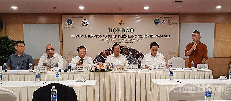 Họp báo Họp báo