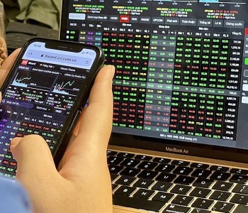 Cổ phiếu ngân hàng tiếp tục tỏa sáng phiên cuối tuần, VN-Index tăng gần 4 điểm