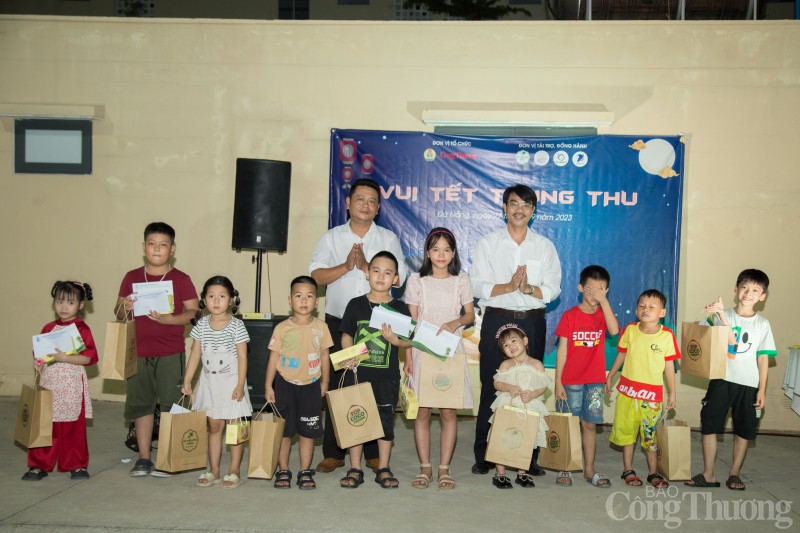 Đà Nẵng: Trao quà cho các cháu thiếu nhi con công nhân, người lao động có hoàn cảnh khó khăn