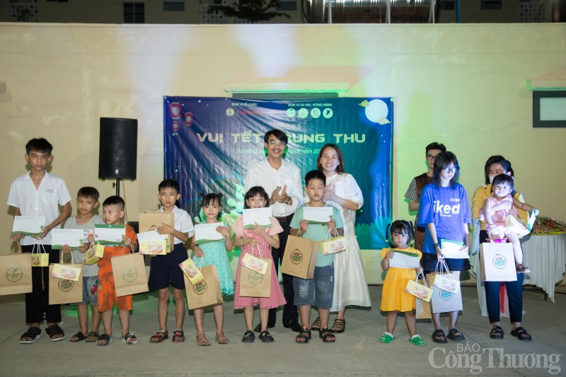 Đà Nẵng: Trao quà cho các cháu thiếu nhi con công nhân, người lao động có hoàn cảnh khó khăn