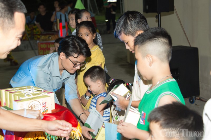 Đà Nẵng: Trao quà cho các cháu thiếu nhi con công nhân, người lao động có hoàn cảnh khó khăn