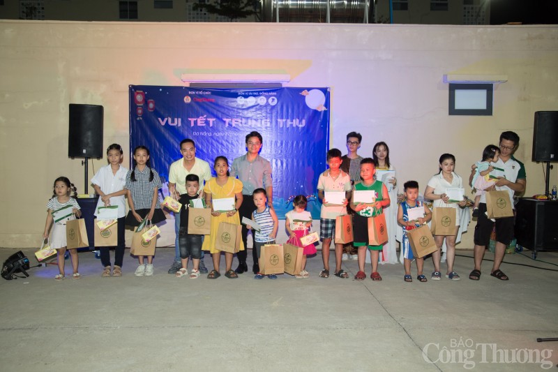 Đà Nẵng: Trao quà cho các cháu thiếu nhi con công nhân, người lao động có hoàn cảnh khó khăn