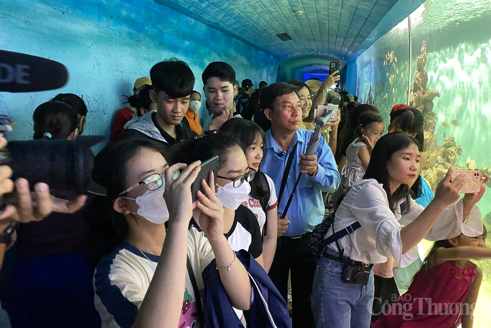 Múa lân dưới nước Tết Trung thu Múa lân dưới nước Tết Trung thu