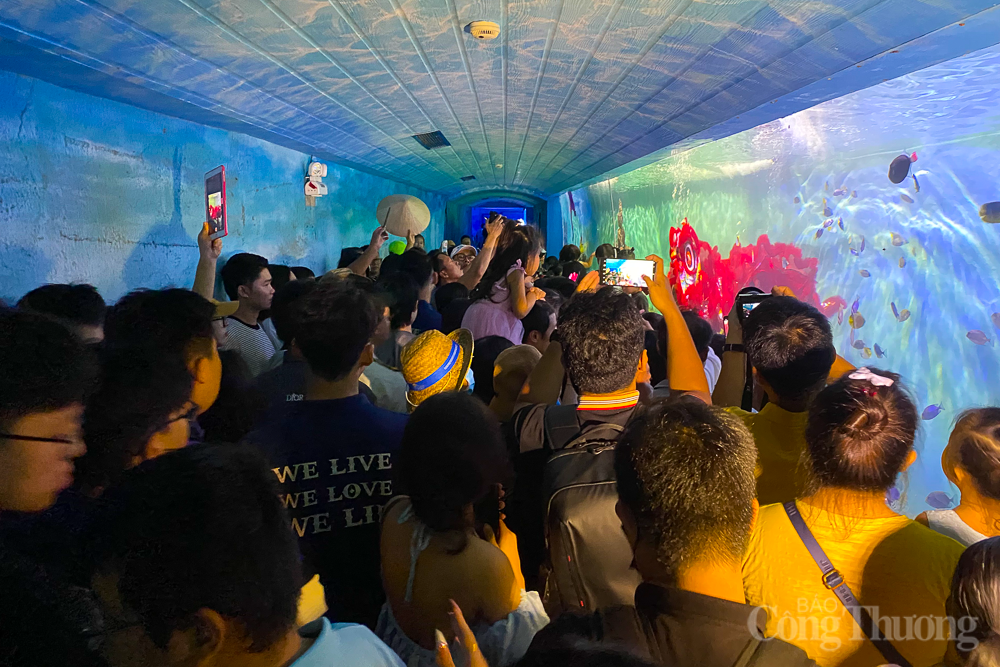 Múa lân dưới nước Tết Trung thu Múa lân dưới nước Tết Trung thu