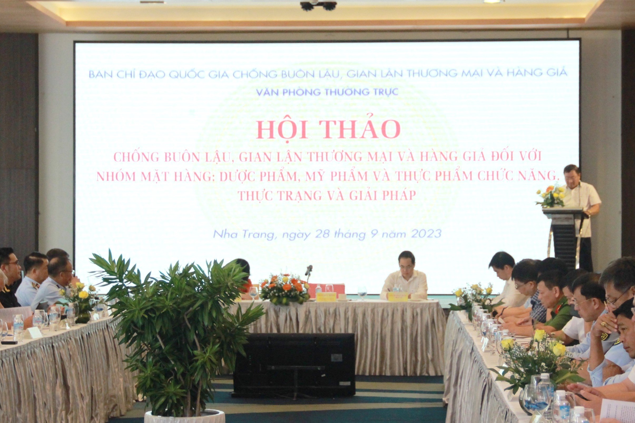 Hội thảo “Chống buôn lậu, gian lận thương mại và hàng giả đối với nhóm mặt hàng dược phẩm, mỹ phẩm và thực phẩm chức năng: Thực trạng và giải pháp” tại thành phố Nha Trang, Khánh Hòa ngày 28/9. Hội thảo “Chống buôn lậu, gian lận thương mại và hàng giả đối với nhóm mặt hàng dược phẩm, mỹ phẩm và thực phẩm chức năng: Thực trạng và giải pháp” tại thành phố Nha Trang, Khánh Hòa ngày 28/9.