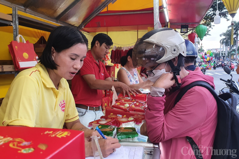 Thị trường trung thu Đà Nẵng: Nơi “đắt khách”, chỗ đua nhau giảm giá Thị trường trung thu Đà Nẵng: Nơi “đắt khách”, chỗ đua nhau giảm giá