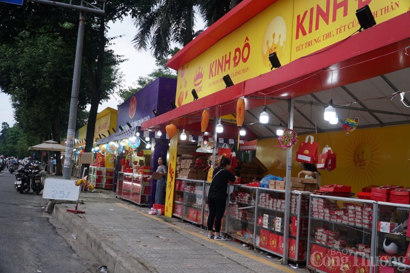 Thị trường trung thu Đà Nẵng: Nơi “đắt khách”, chỗ đua nhau giảm giá Thị trường trung thu Đà Nẵng: Nơi “đắt khách”, chỗ đua nhau giảm giá