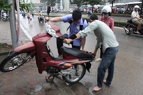 Cách khắc phục xe khi chết máy. Ảnh minh họa Cách khắc phục xe khi chết máy. Ảnh minh họa