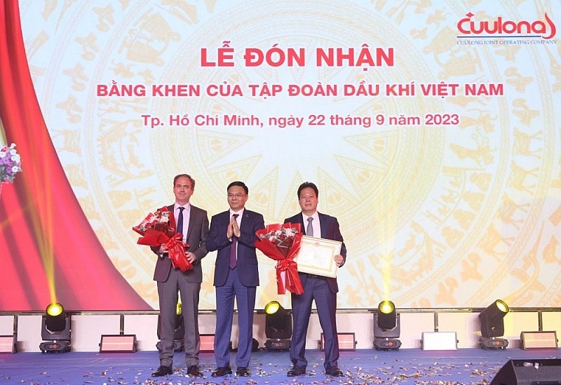 Cửu Long JOC kỷ niệm 25 năm thành lập và cột mốc 400 triệu thùng dầu Cửu Long JOC kỷ niệm 25 năm thành lập và cột mốc 400 triệu thùng dầu