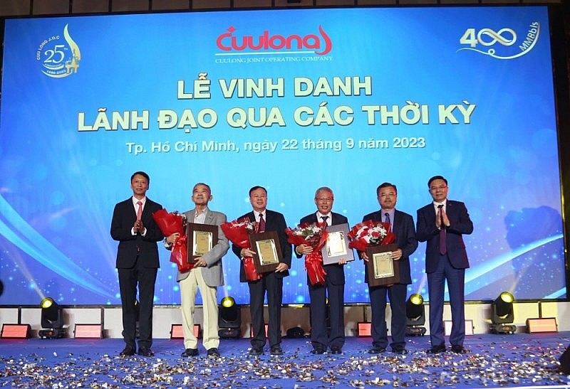 Cửu Long JOC kỷ niệm 25 năm thành lập và cột mốc 400 triệu thùng dầu Cửu Long JOC kỷ niệm 25 năm thành lập và cột mốc 400 triệu thùng dầu