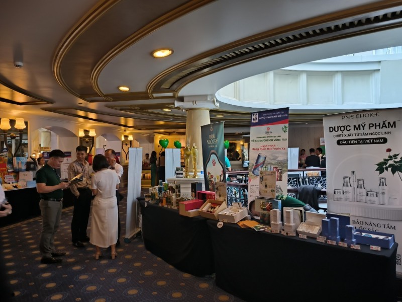 Doanh nghiệp trong và ngoài Hiệp hội trưng bày, quảng bá sản phẩm Doanh nghiệp trong và ngoài Hiệp hội trưng bày, quảng bá sản phẩm