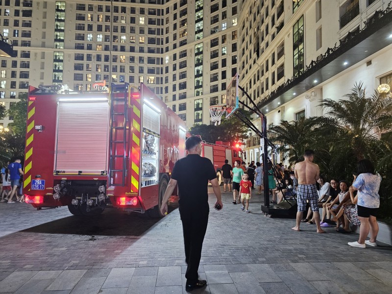 Lực lượng chức năng đã xử lý xong vụ cháy Lực lượng chức năng đã xử lý xong vụ cháy