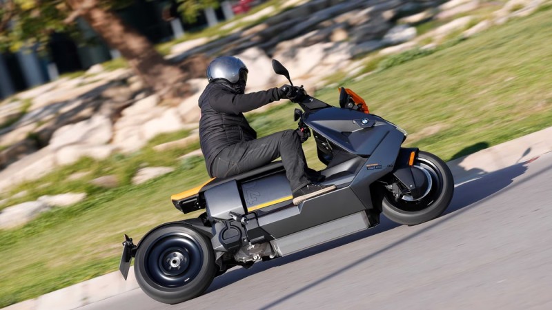 Cận cảnh xe máy điện BMW CE04 vừa về Việt Nam, giá 549 triệu đồng Cận cảnh xe máy điện BMW CE04 vừa về Việt Nam, giá 549 triệu đồng