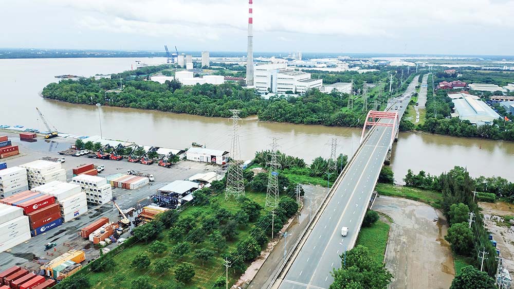 Khu công nghiệp Hiệp Phước còn nhiều khu đất trống bỏ không vì chưa có giá thuê Ảnh: Lê Toàn