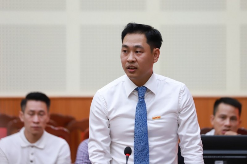 Tân Phó Tổng biên tập Nguyễn Đức Thành phat biểu sau khi nhận nhiệm vụ. Ảnh Tuổi trẻ thủ đô