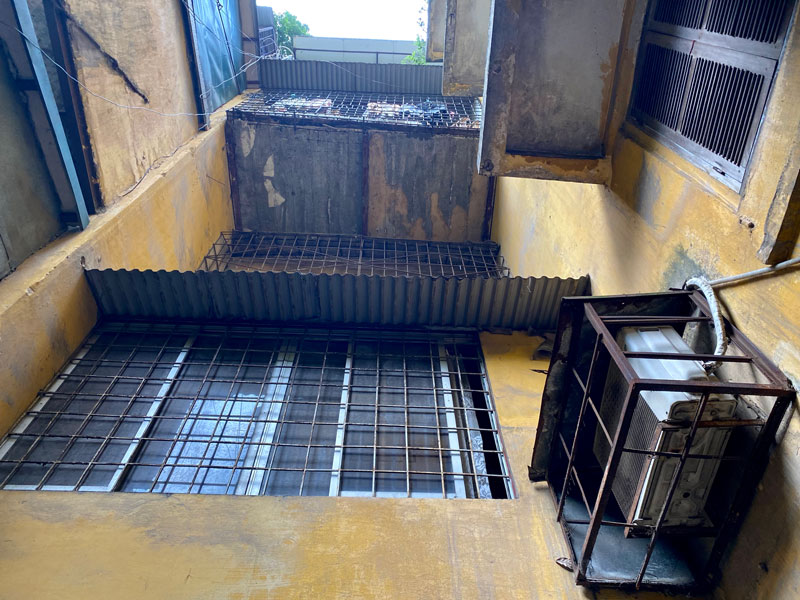 Phần “chuồng cọp” cơi nới tại Khu tập thể Kim Liên. Ảnh: Vĩnh Hoàng