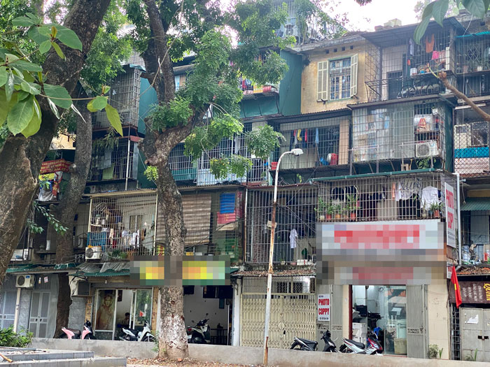 Hàng trăm “chuồng cọp” đủ mọi kích thước tại Khu tập thể Kim Liên. Ảnh: Vĩnh Hoàng