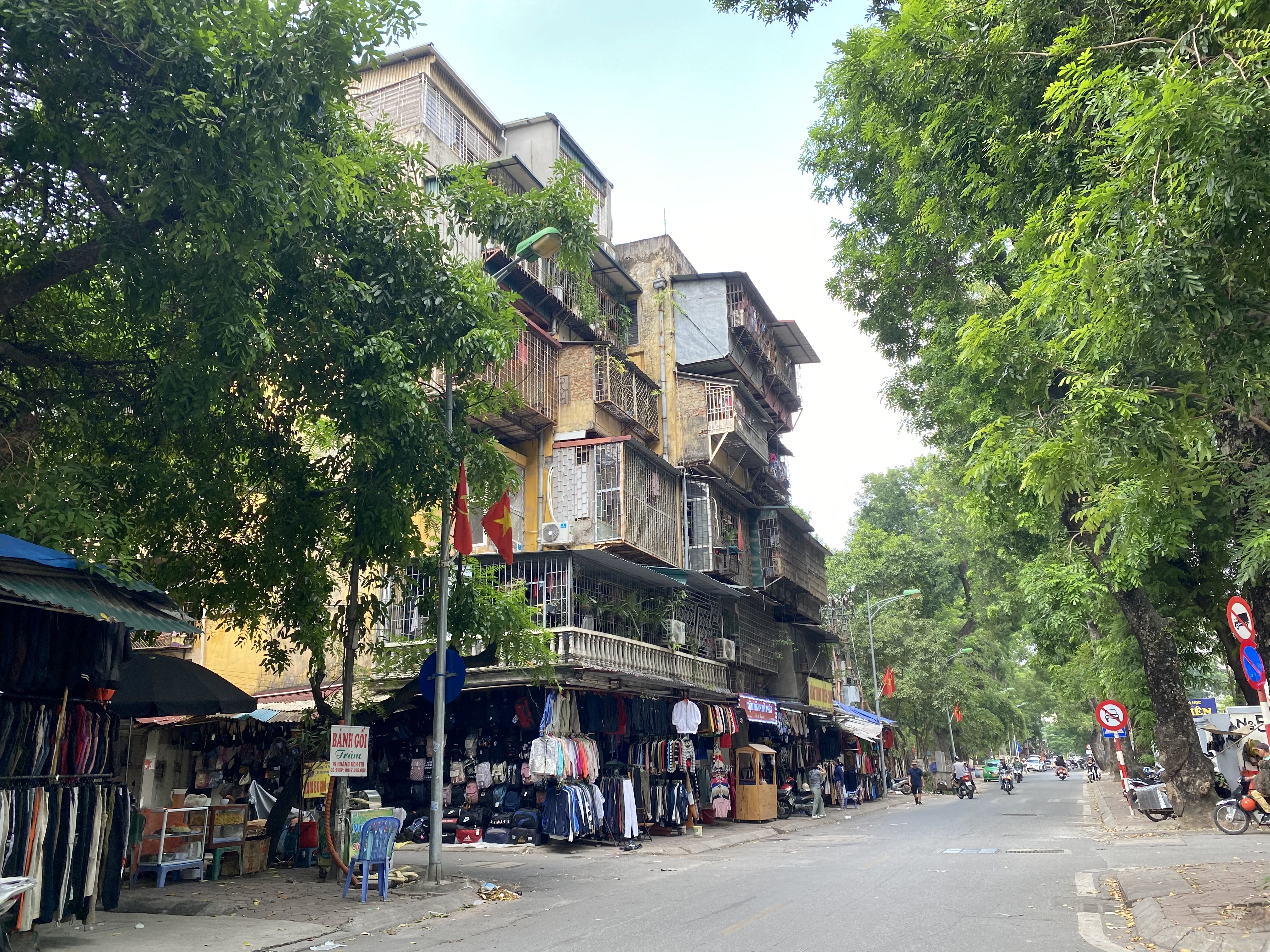 Tập thể Kim Liên trước ngày thay áo mới