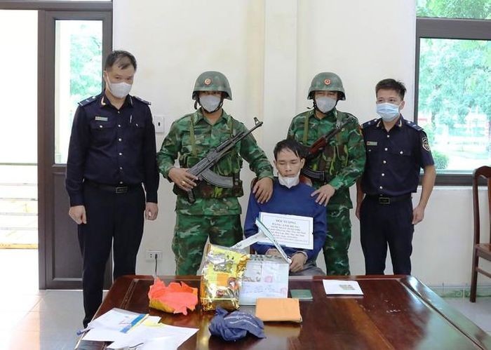 Triệt phá tụ điểm sản xuất, sang chiết gas giả và bắt lô hàng Iphone 15 nhập lậu Triệt phá tụ điểm sản xuất, sang chiết gas giả và bắt lô hàng Iphone 15 nhập lậu