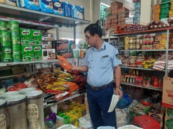 Triệt phá tụ điểm sản xuất, sang chiết gas giả và bắt lô hàng Iphone 15 nhập lậu Triệt phá tụ điểm sản xuất, sang chiết gas giả và bắt lô hàng Iphone 15 nhập lậu