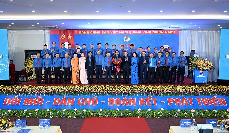 Công đoàn EVN: 2 đột phá và 9 nhóm giải pháp cho nhiệm kỳ mới Công đoàn EVN: 2 đột phá và 9 nhóm giải pháp cho nhiệm kỳ mới