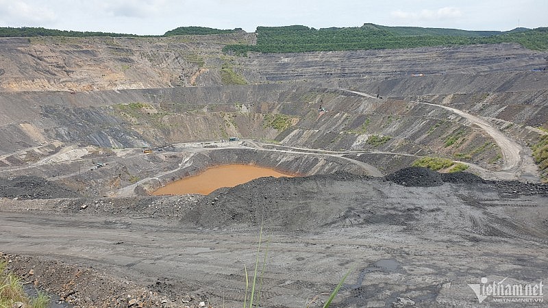 Chưa chấp thuận dùng lượng khổng lồ đất đá thải từ mỏ than làm vật liệu san lấp Chưa chấp thuận dùng lượng khổng lồ đất đá thải từ mỏ than làm vật liệu san lấp