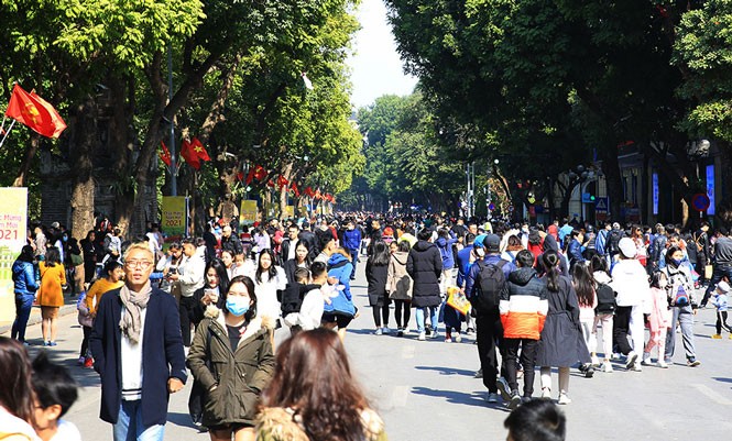 Người dân vui chơi ngày Tết Dương lịch. Ảnh minh họa Người dân vui chơi ngày Tết Dương lịch. Ảnh minh họa