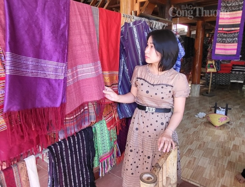 Nghề dệt thổ cẩm giúp đồng bào dân tộc Thái xã Lũng Niêm, tỉnh Thanh Hóa thoát nghèo bền vững Nghề dệt thổ cẩm giúp đồng bào dân tộc Thái xã Lũng Niêm, tỉnh Thanh Hóa thoát nghèo bền vững