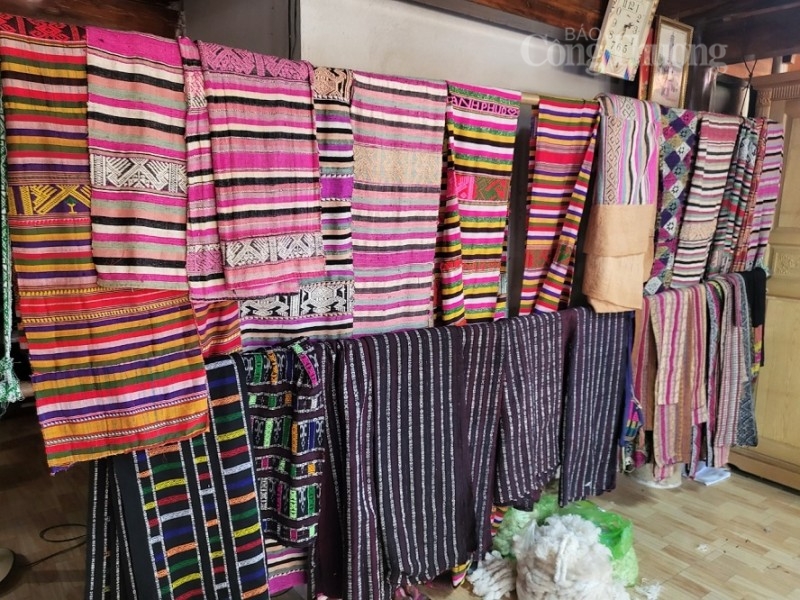 Nghề dệt thổ cẩm giúp đồng bào dân tộc Thái xã Lũng Niêm, tỉnh Thanh Hóa thoát nghèo bền vững Nghề dệt thổ cẩm giúp đồng bào dân tộc Thái xã Lũng Niêm, tỉnh Thanh Hóa thoát nghèo bền vững