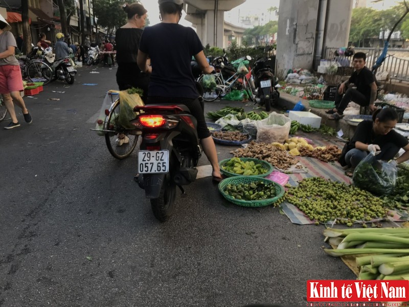 Chợ cóc Ngã Tư Sở vì sao nhiều năm chưa được xử lý triệt để? Chợ cóc Ngã Tư Sở vì sao nhiều năm chưa được xử lý triệt để?