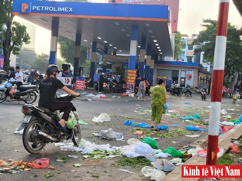 Chợ cóc Ngã Tư Sở vì sao nhiều năm chưa được xử lý triệt để? Chợ cóc Ngã Tư Sở vì sao nhiều năm chưa được xử lý triệt để?