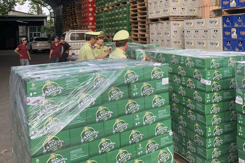 Bia giả, nỗi lo thật của doanh nghiệp và người tiêu dùng Bia giả, nỗi lo thật của doanh nghiệp và người tiêu dùng