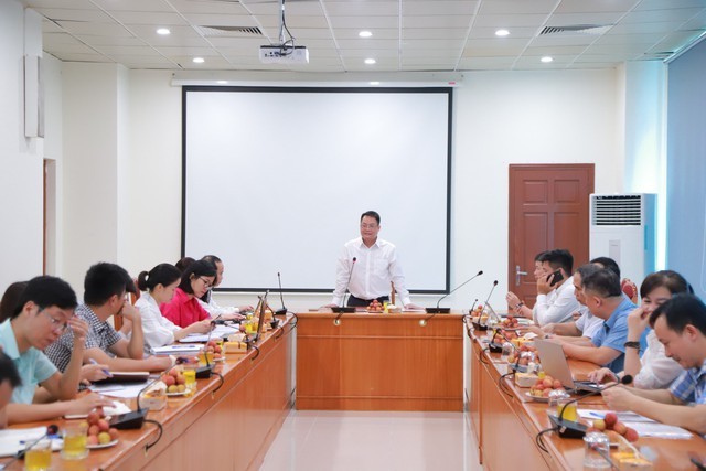 Đại diện các quận, huyện trao đổi với Sở Thông tin và Truyền thông về mô hình quận, huyện chuyển đổi số điển hình