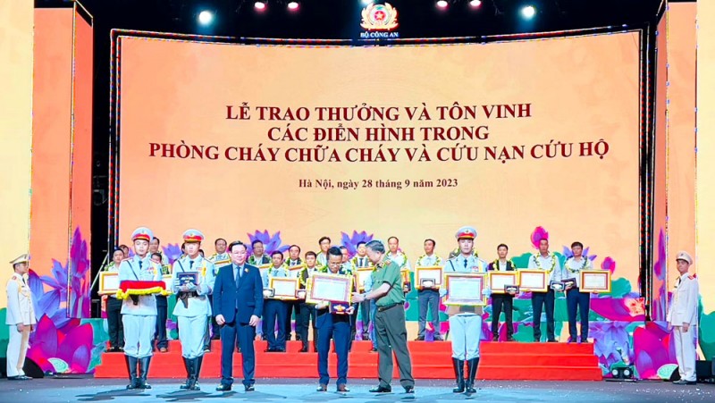 PV GAS nhận các giải thưởng ấn tượng trong công tác Phòng cháy chữa cháy và Cứu nạn cứu hộ PV GAS nhận các giải thưởng ấn tượng trong công tác Phòng cháy chữa cháy và Cứu nạn cứu hộ