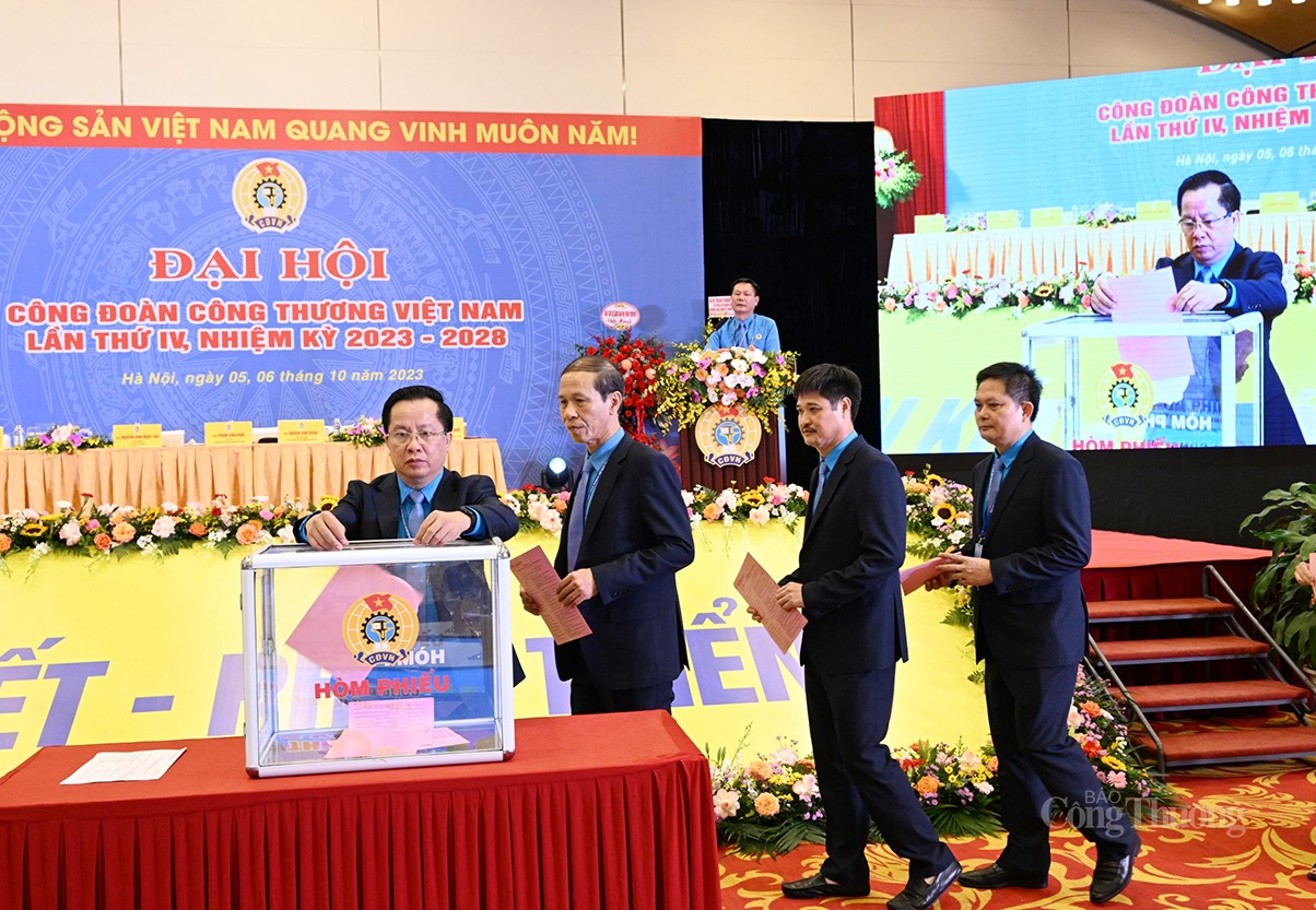 Thứ trưởng Nguyễn Sinh Nhật Tân nêu 5 vấn đề trọng tâm cho Công đoàn ngành Công Thương