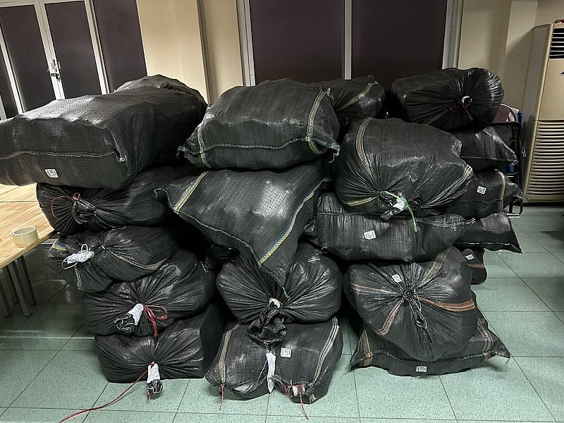 Quản lý thị trường Hà Nội: Tạm giữ trên 4.000 đôi giày, dép giả mạo nhãn hiệu